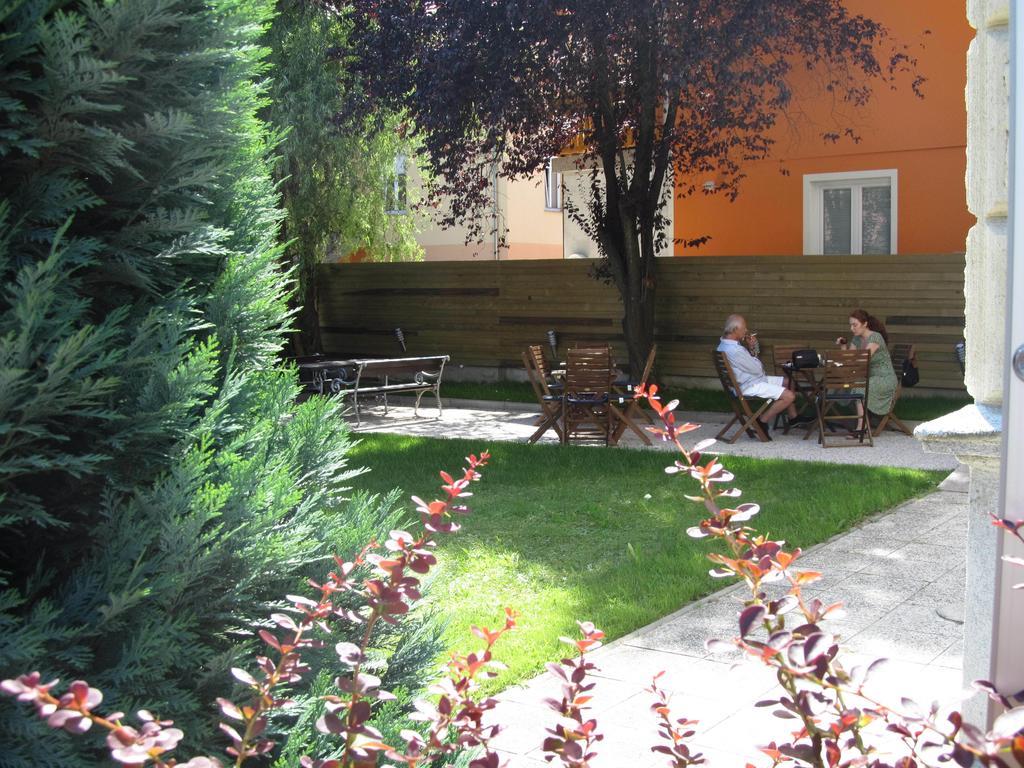 Garni Hotel Vila Ana 로가스카슬라티나 외부 사진