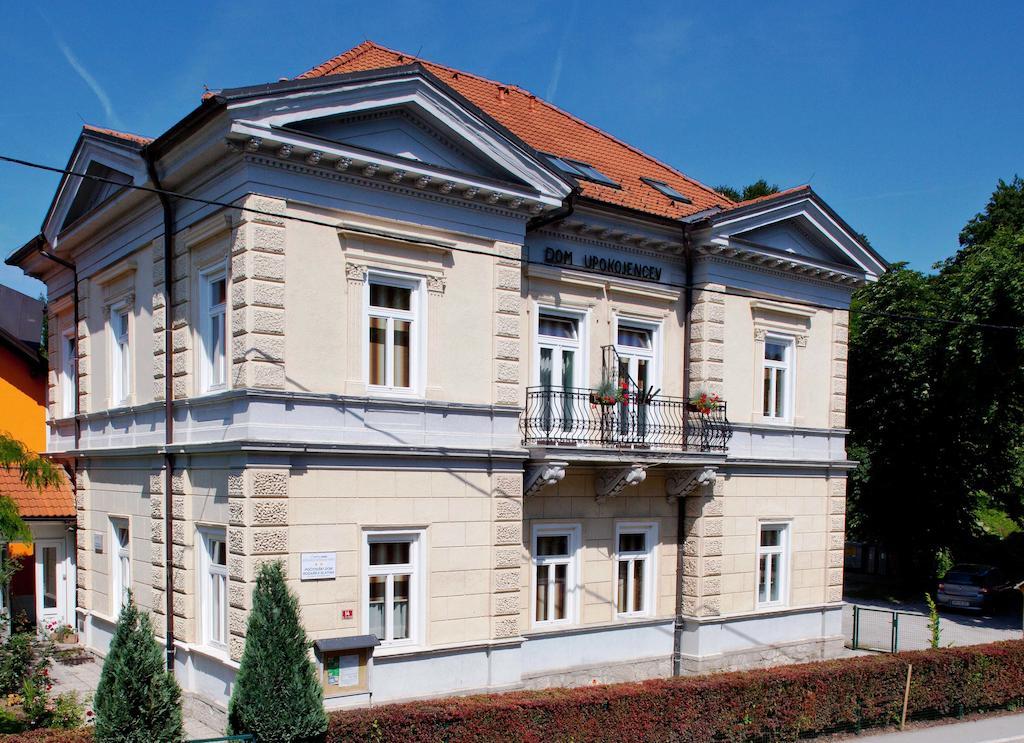 Garni Hotel Vila Ana 로가스카슬라티나 외부 사진